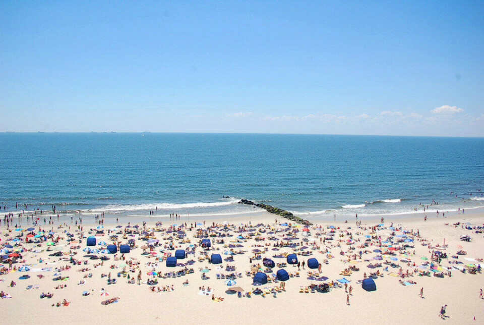 Long Beach plans new rules for beach access